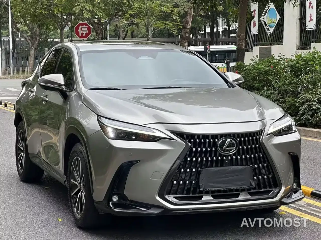 Lexus NX 2022 350h FWD Joy Creation Edition — фото 3