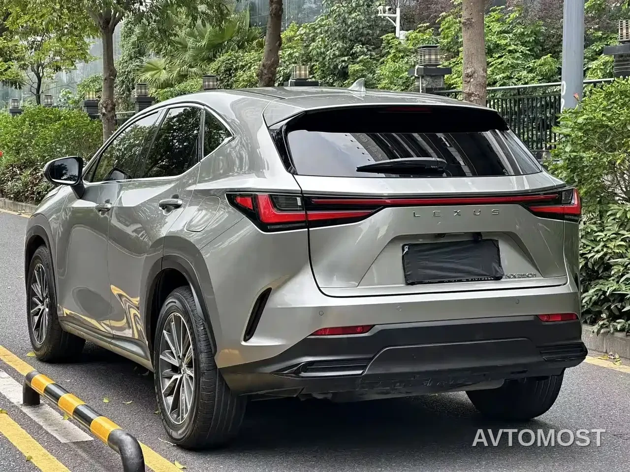 Lexus NX 2022 350h FWD Joy Creation Edition — фото 7