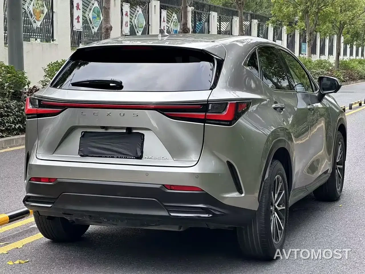 Lexus NX 2022 350h FWD Joy Creation Edition — фото 9