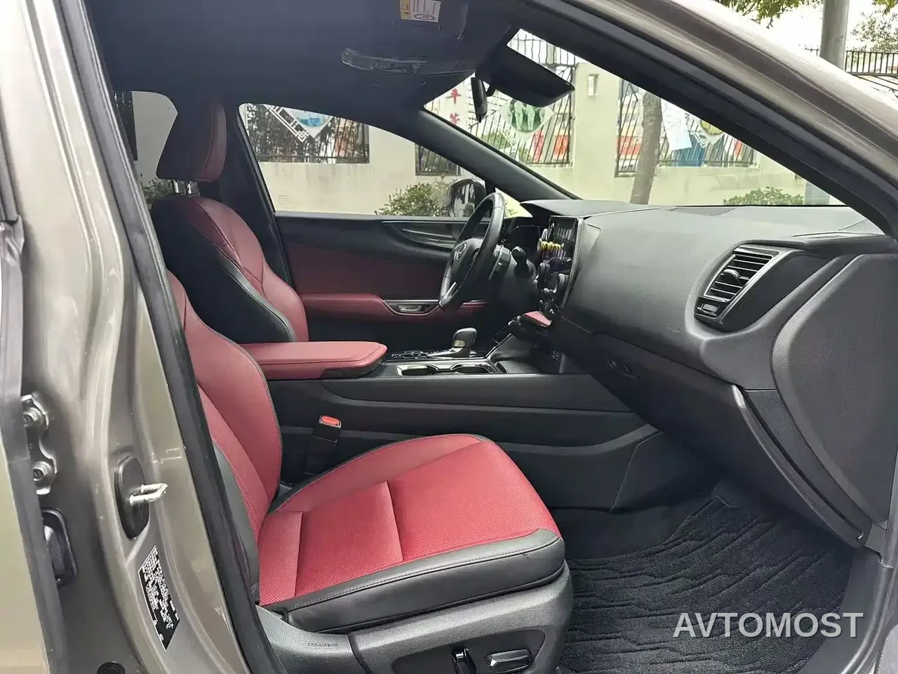 Lexus NX 2022 350h FWD Joy Creation Edition — фото 12