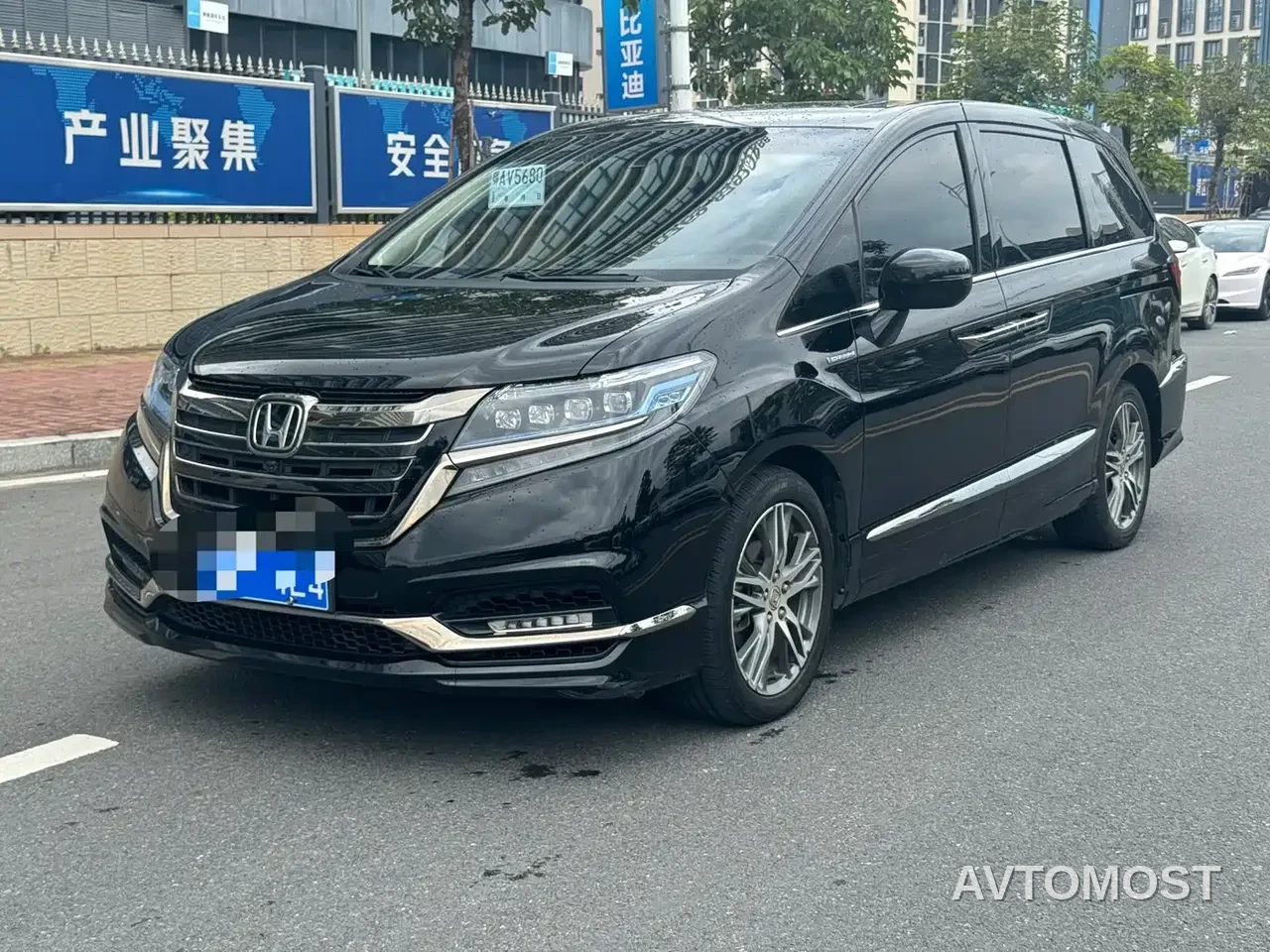 Honda Elysion 2019 2.0L Hybrid Luxury Edition — фото 3