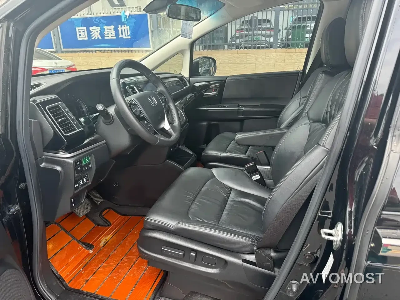Honda Elysion 2019 2.0L Hybrid Luxury Edition — фото 4