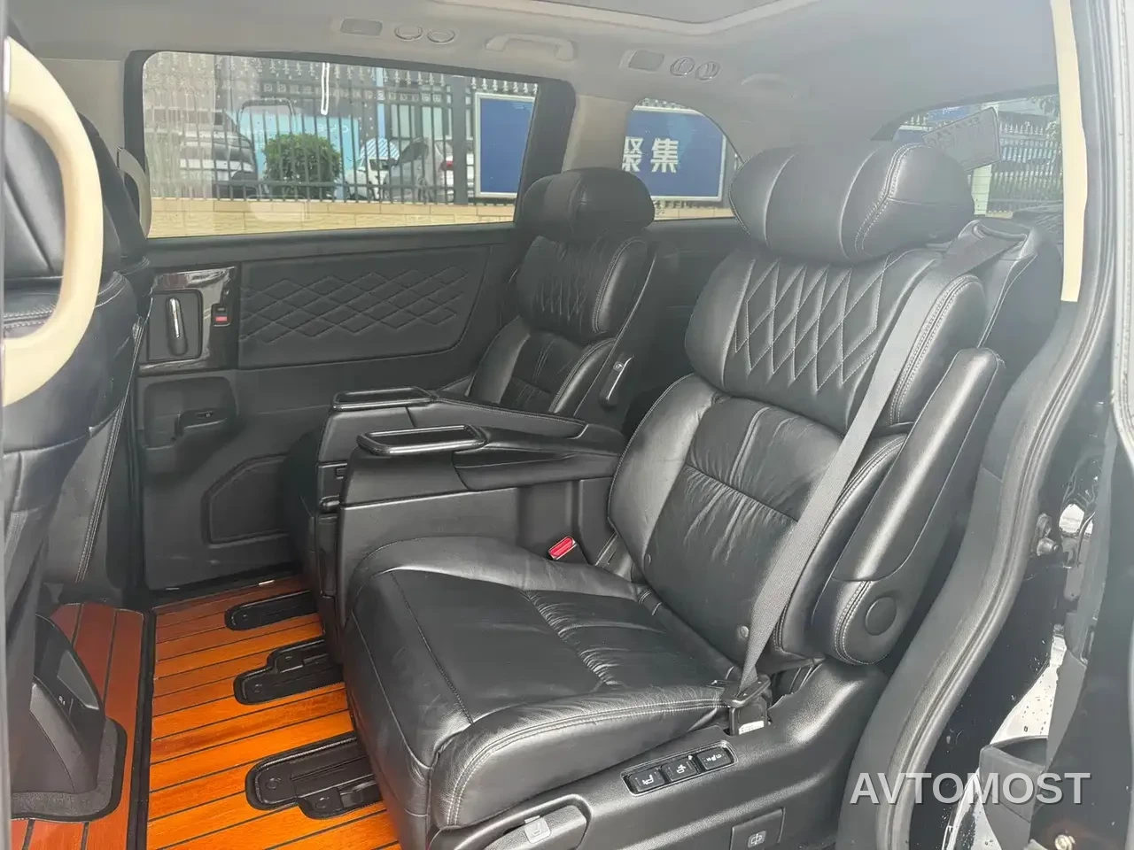 Honda Elysion 2019 2.0L Hybrid Luxury Edition — фото 5