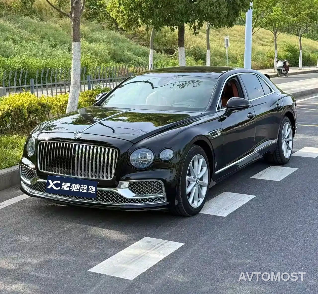 Bentley Flying Spur 2021 4.0T V8 Standard Version — фото 1