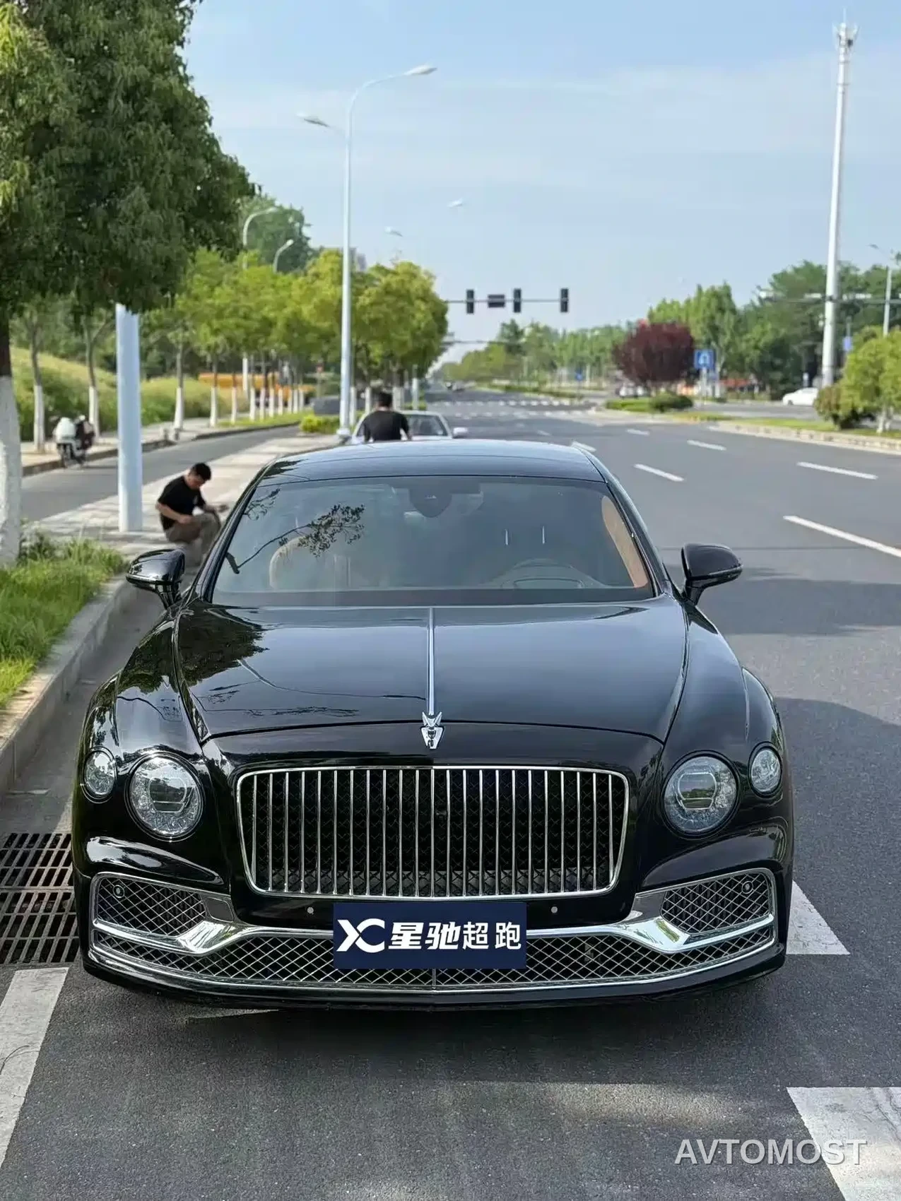 Bentley Flying Spur 2021 4.0T V8 Standard Version — фото 2