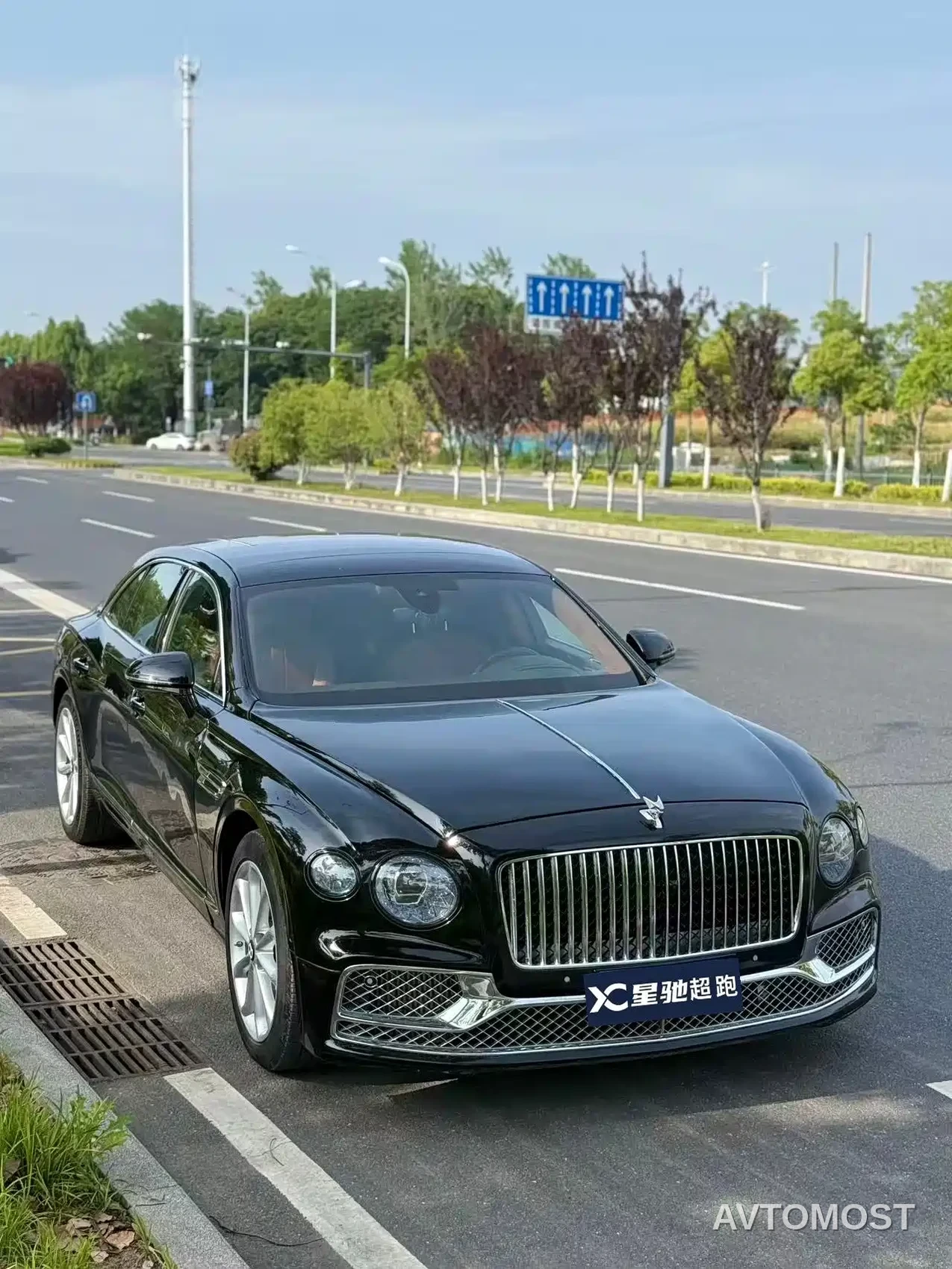 Bentley Flying Spur 2021 4.0T V8 Standard Version — фото 3