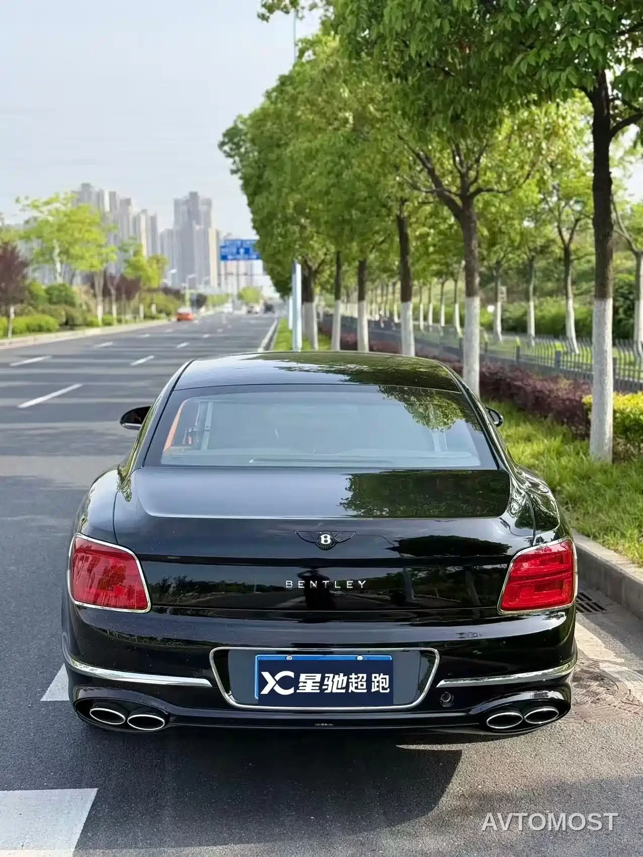 Bentley Flying Spur 2021 4.0T V8 Standard Version — фото 4