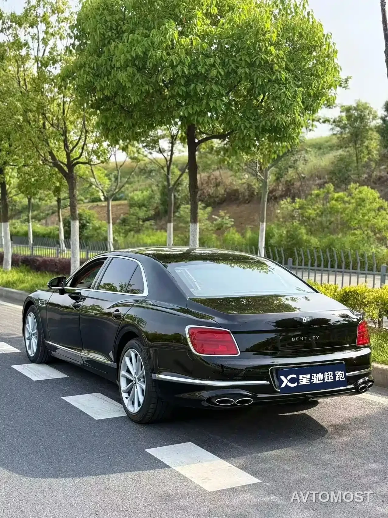 Bentley Flying Spur 2021 4.0T V8 Standard Version — фото 5