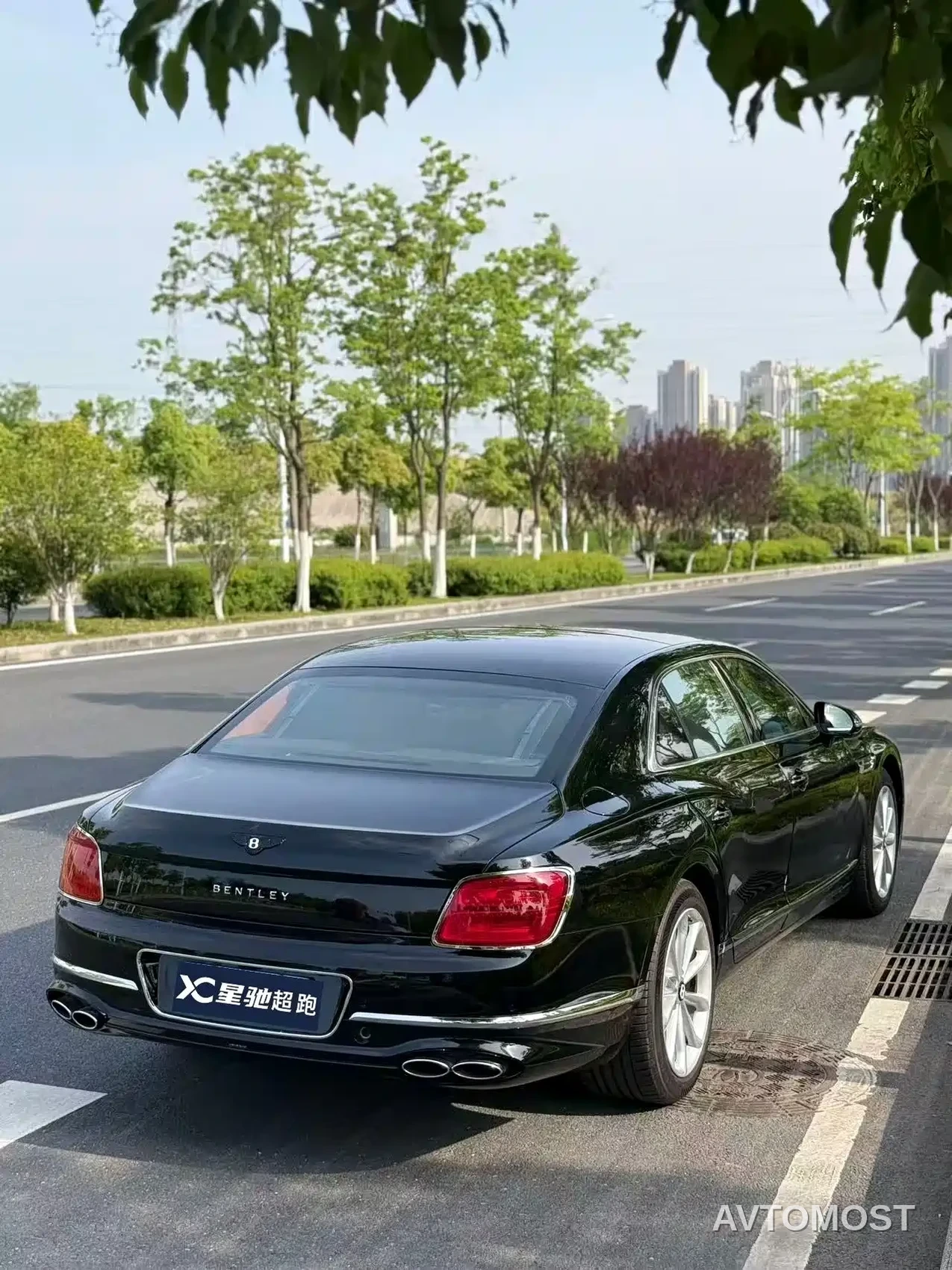 Bentley Flying Spur 2021 4.0T V8 Standard Version — фото 6