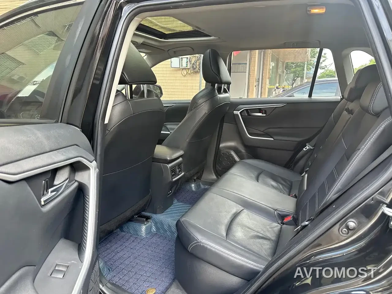 Toyota Wildlander 2020 Dual Engine 2.5L E-CVT FWD Luxury — фото 7