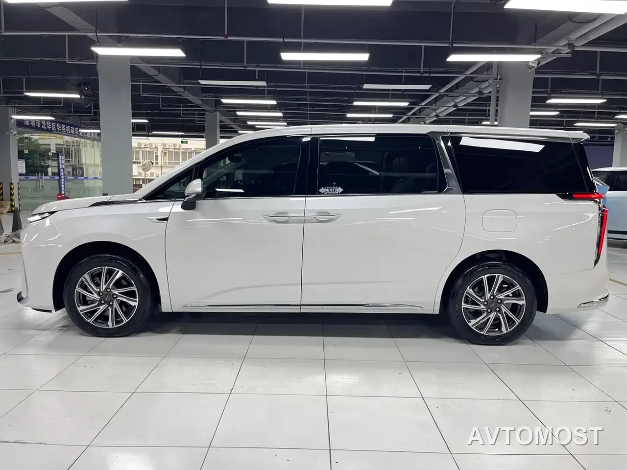 SAIC Maxus Dajia 9 2025 Super Hybrid Ultra-Long-Range Forest Edition 7-Seater — фото 11