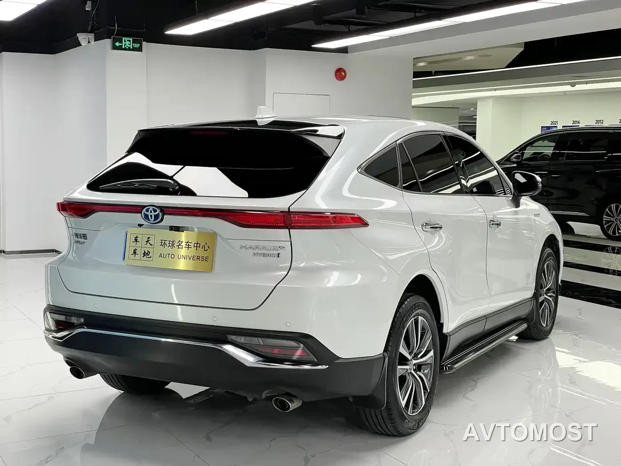 Toyota Lingfang HARRIER 2023 Hybrid 2.5L CVT 4WD Luxury Edition — фото 3