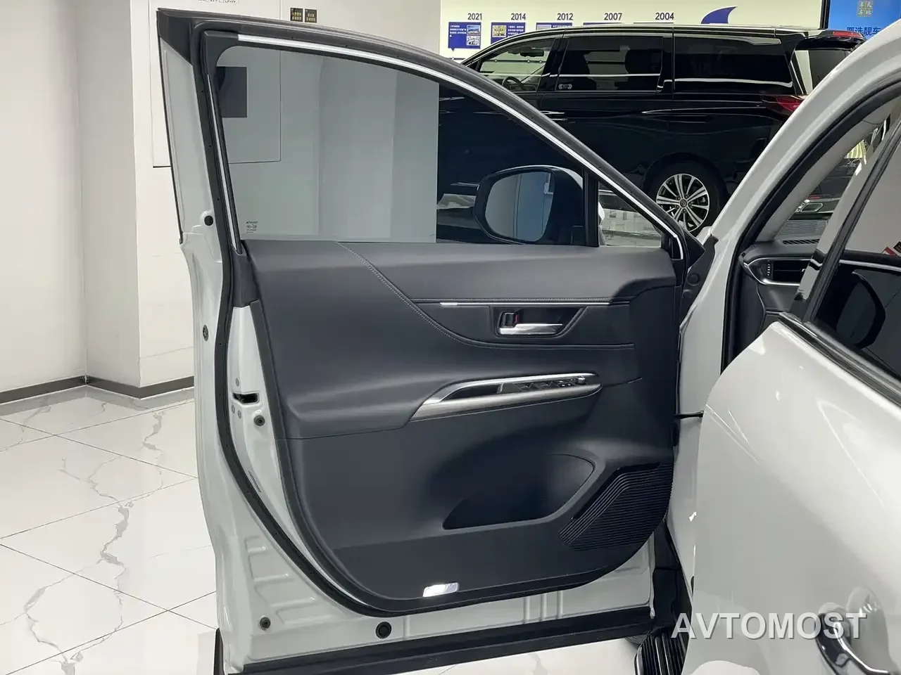 Toyota Lingfang HARRIER 2023 Hybrid 2.5L CVT 4WD Luxury Edition — фото 20