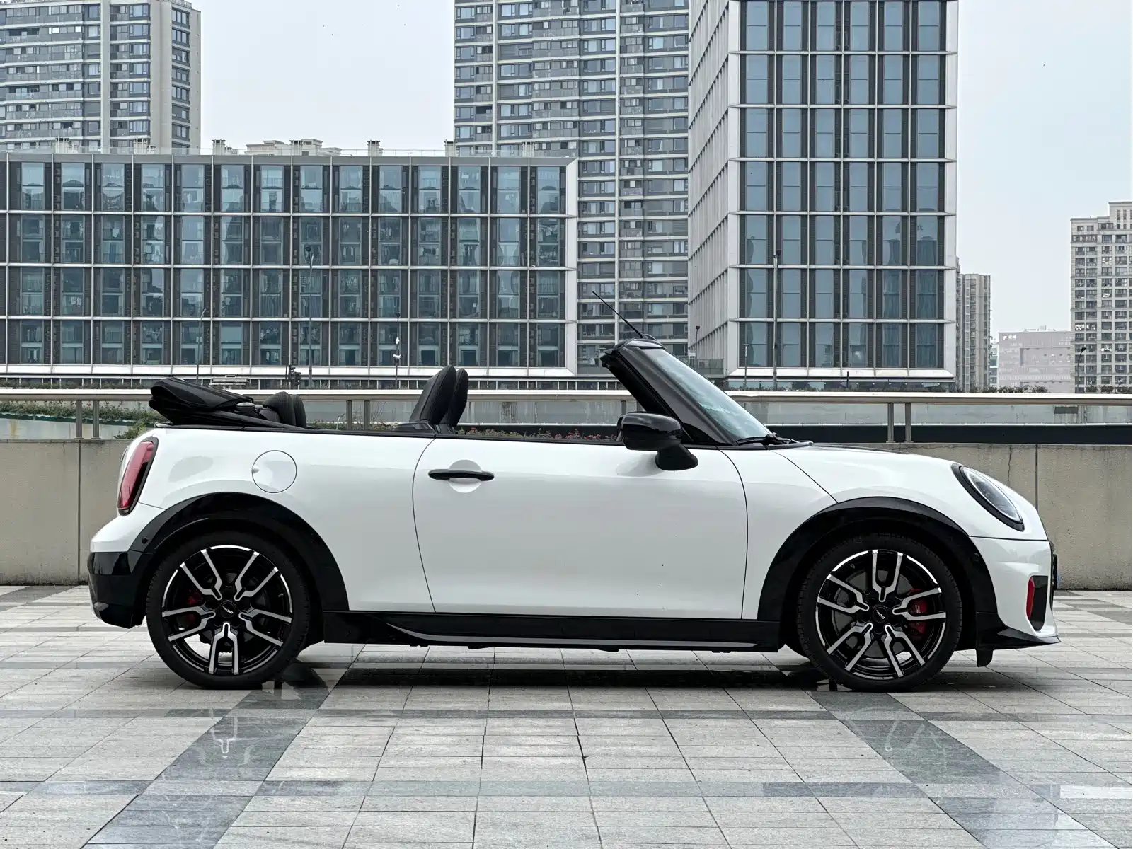 MINI JCW 2025 JOHN COOPER WORKS CABRIO — фото 7