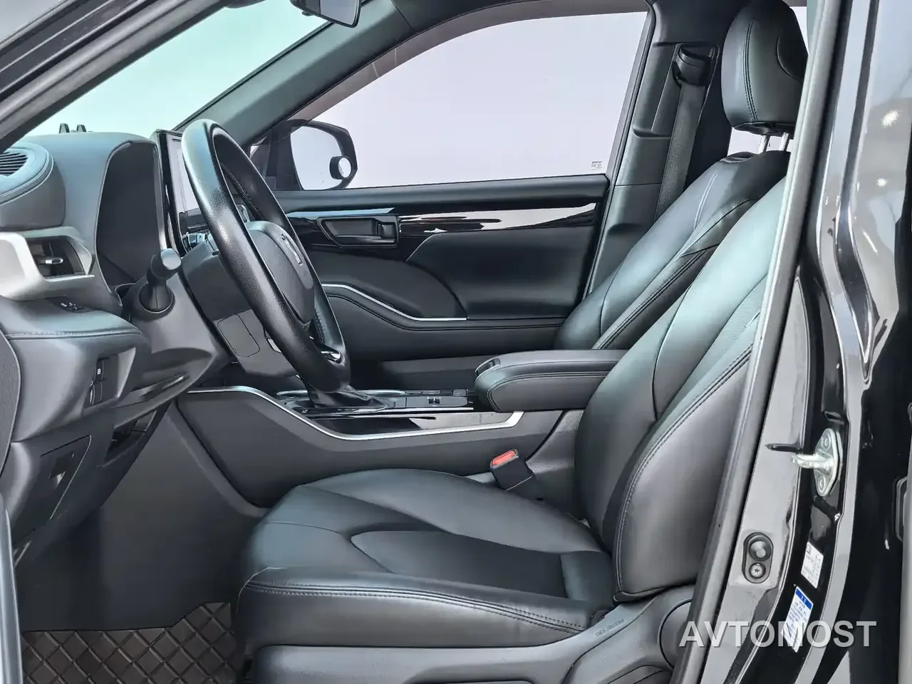 Toyota Crown Kluger 2022 2.5L HEV 4WD Elite Edition — фото 6