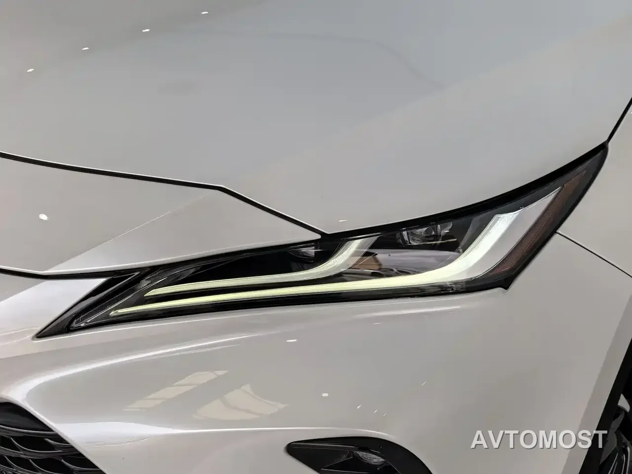 Toyota Venza 2022 Dual Engine 2.5L CVT 4WD Supreme — фото 4