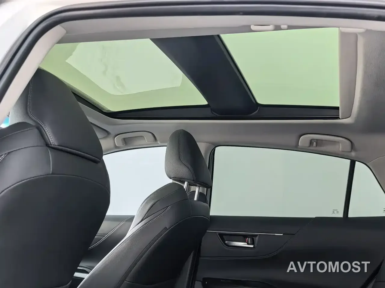Toyota Venza 2022 Dual Engine 2.5L CVT 4WD Supreme — фото 9
