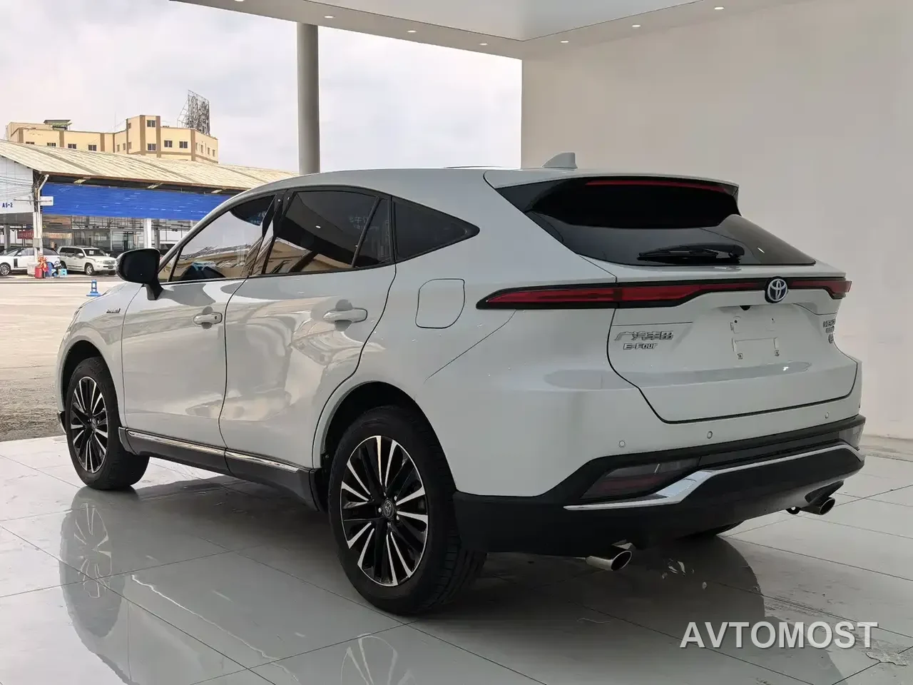 Toyota Venza 2022 Dual Engine 2.5L CVT 4WD Supreme — фото 14