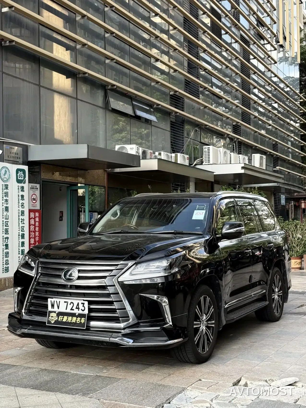 Lexus LX 2017 570 Peak Special Limited Edition — фото 2