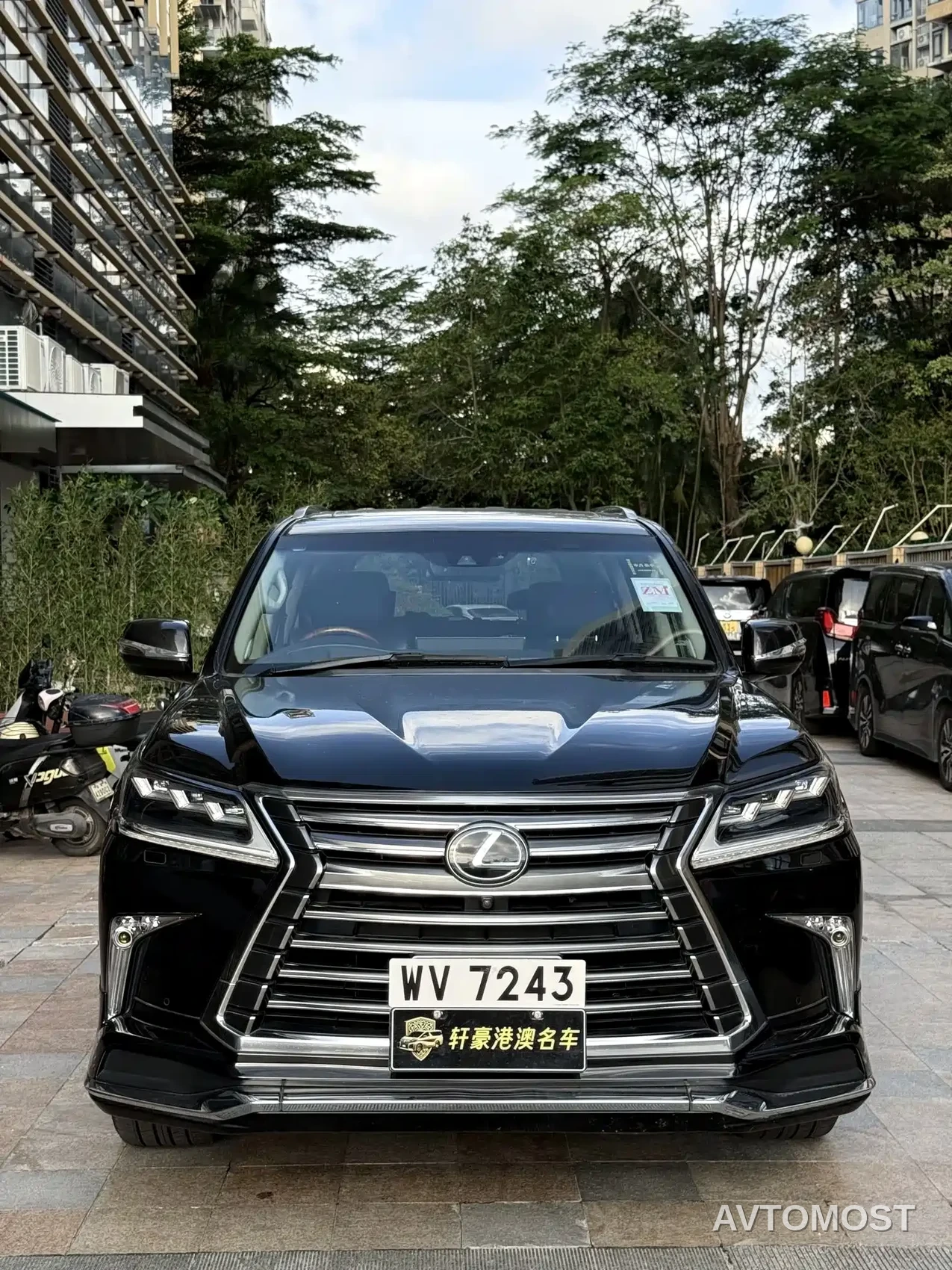 Lexus LX 2017 570 Peak Special Limited Edition — фото 3