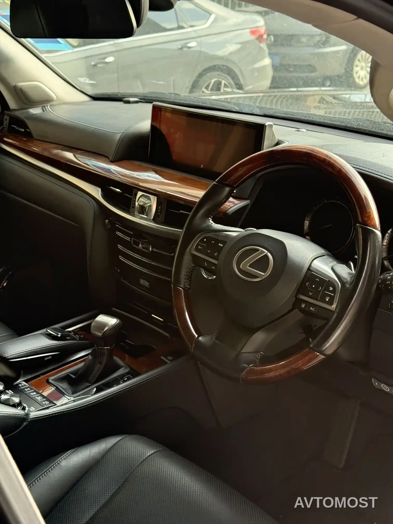 Lexus LX 2017 570 Peak Special Limited Edition — фото 10