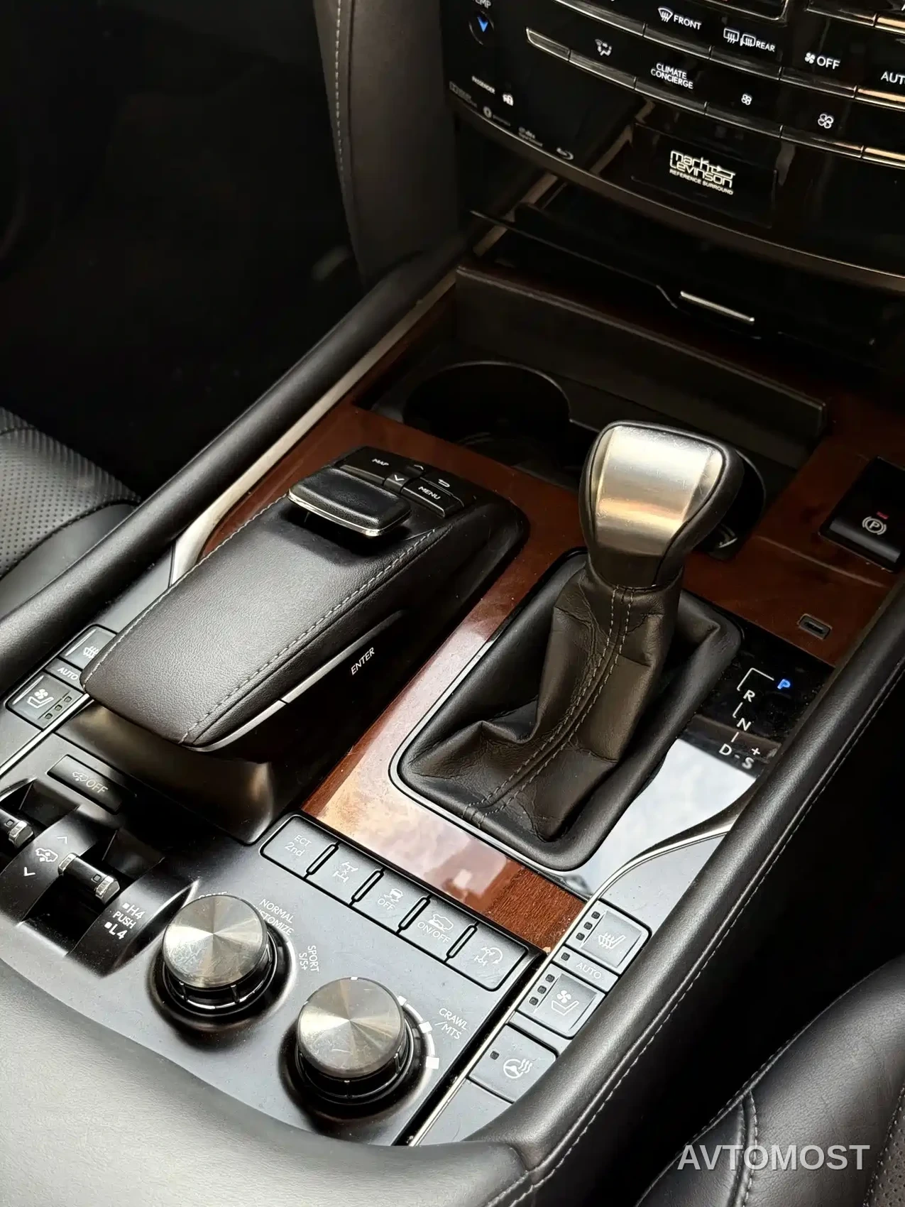 Lexus LX 2017 570 Peak Special Limited Edition — фото 13