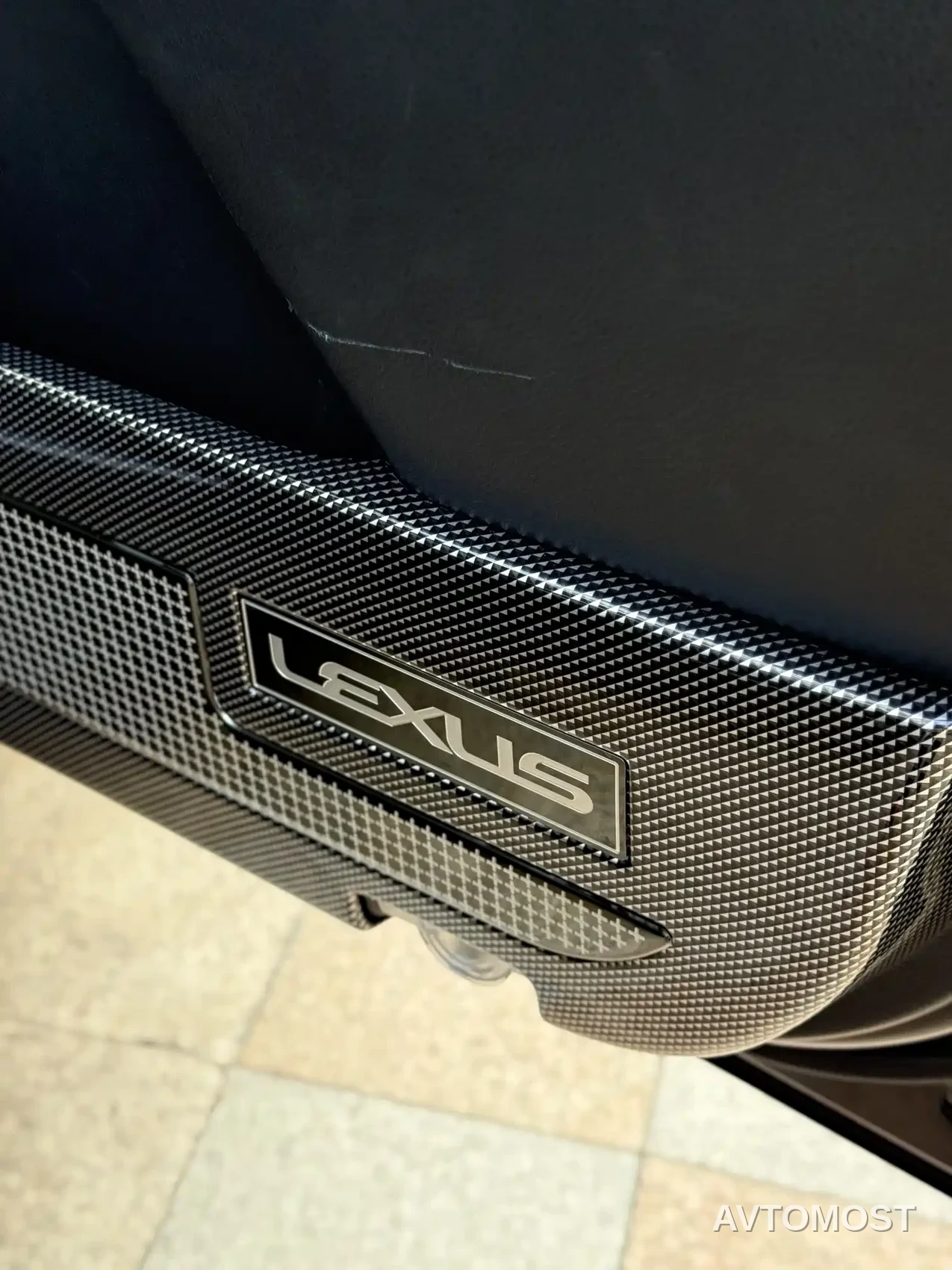 Lexus LX 2017 570 Peak Special Limited Edition — фото 17
