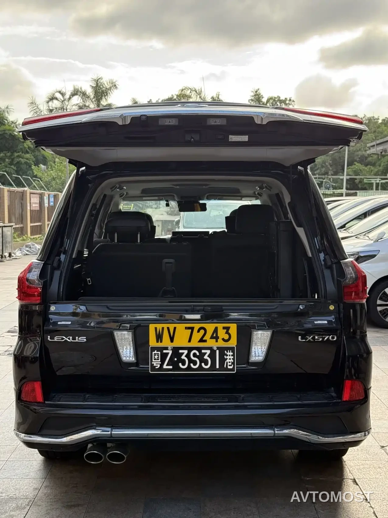 Lexus LX 2017 570 Peak Special Limited Edition — фото 26