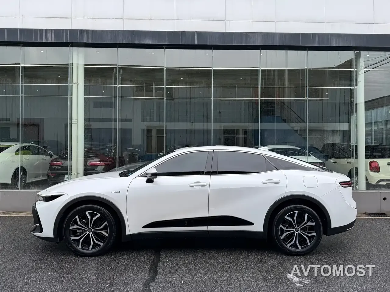 Toyota Crown SportCross 2023 2.5L SportCross HEV FWD Premium Edition — фото 3