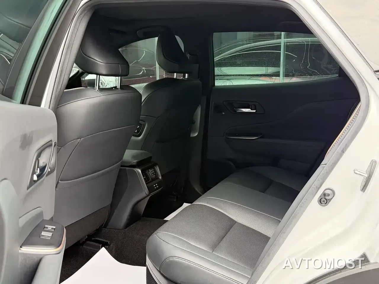 Toyota Crown SportCross 2023 2.5L SportCross HEV FWD Premium Edition — фото 4