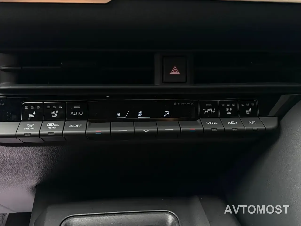 Toyota Crown SportCross 2023 2.5L SportCross HEV FWD Premium Edition — фото 8