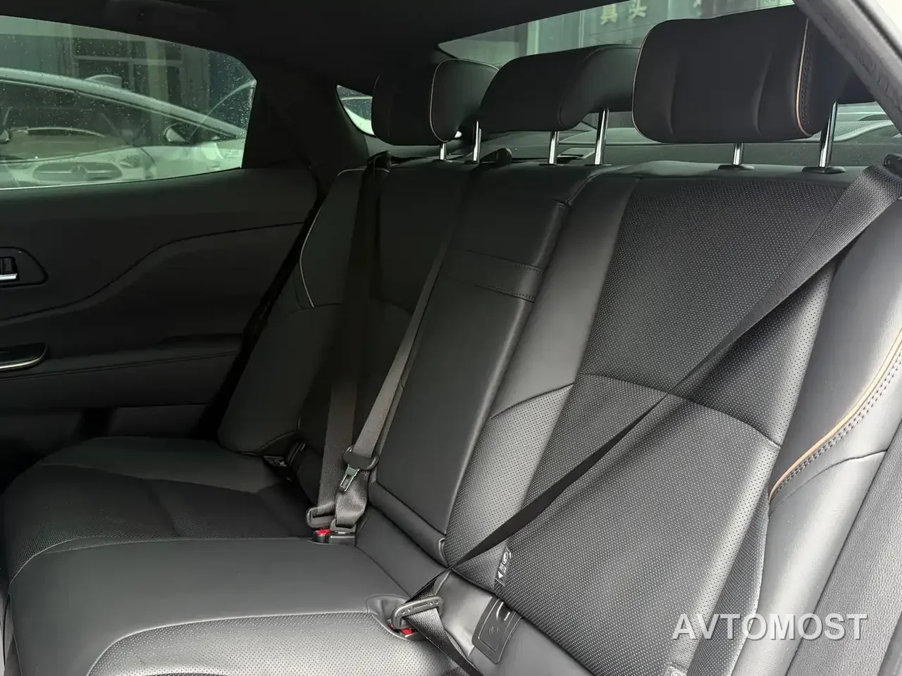 Toyota Crown SportCross 2023 2.5L SportCross HEV FWD Premium Edition — фото 14