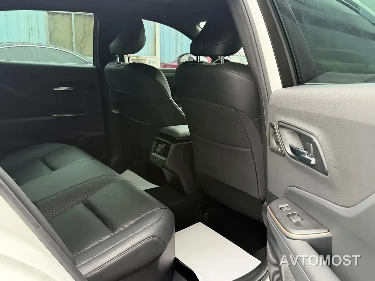 Toyota Crown SportCross 2023 2.5L SportCross HEV FWD Premium Edition — фото 15