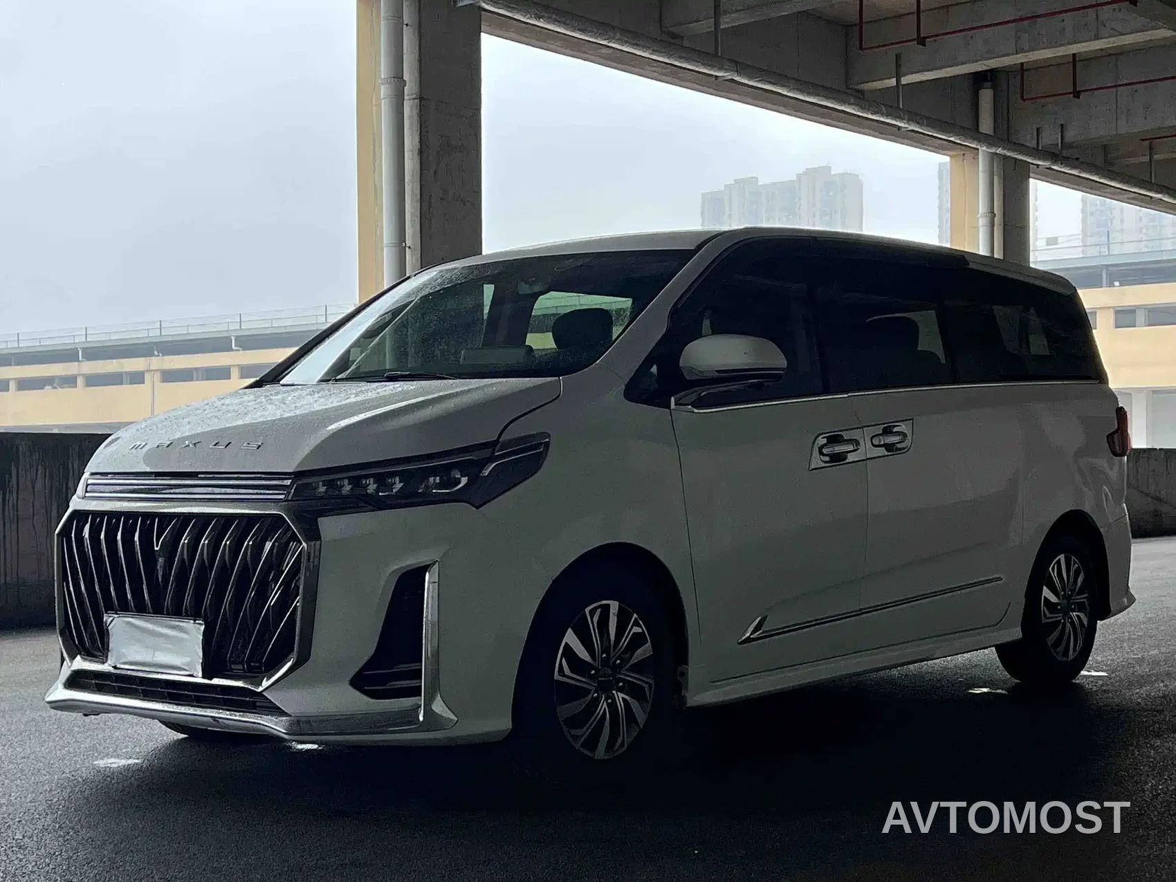 SAIC Maxus G20 2023 PLUS 2.0T Diesel Automatic Luxury Touring Edition — фото 1