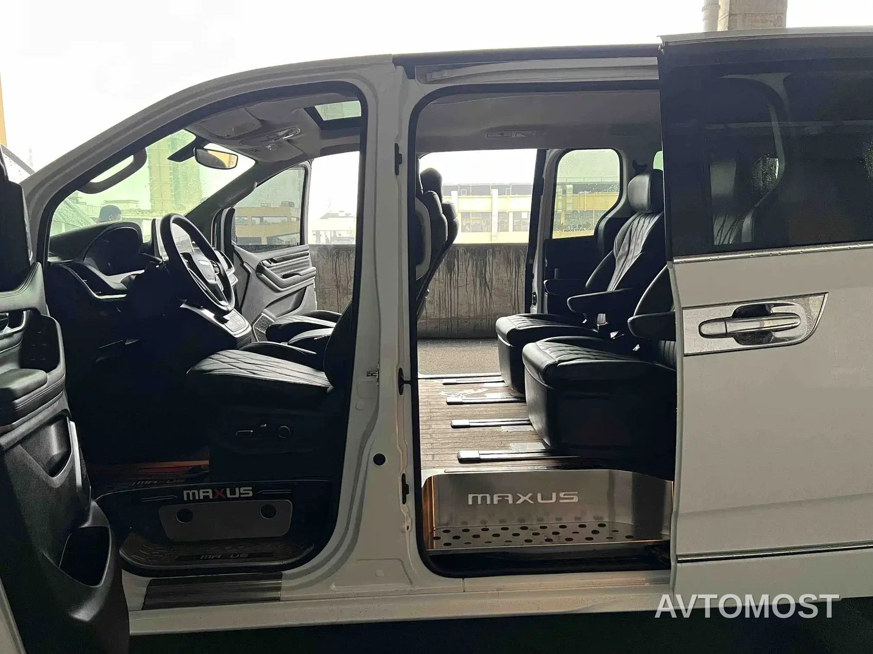 SAIC Maxus G20 2023 PLUS 2.0T Diesel Automatic Luxury Touring Edition — фото 12