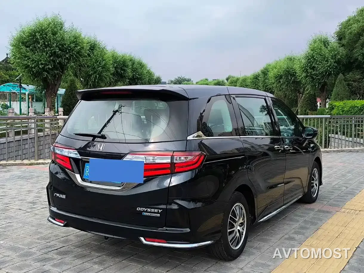Honda Odyssey 2021 2.0L Sharp Premium Edition — фото 3