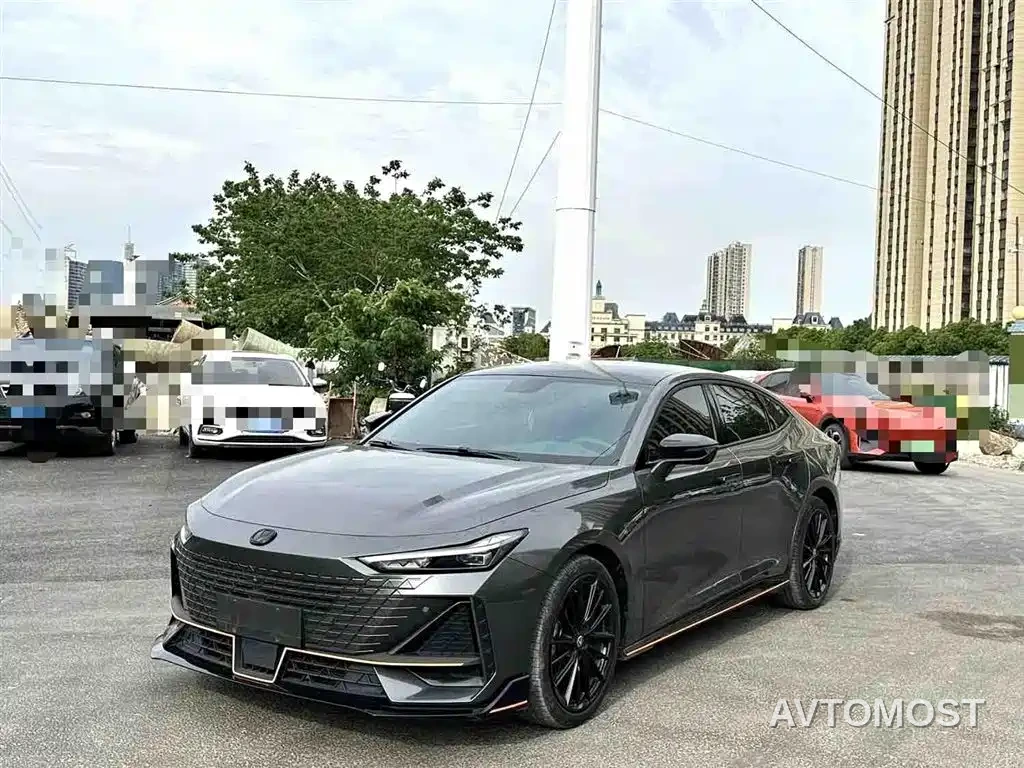 Changan UNI-V 2022 1.5T Sport Edition — фото 1