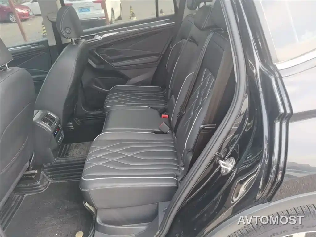 Volkswagen Tiguan L 2022 330TSI Auto 2WD R-Line Premium Edition — фото 17