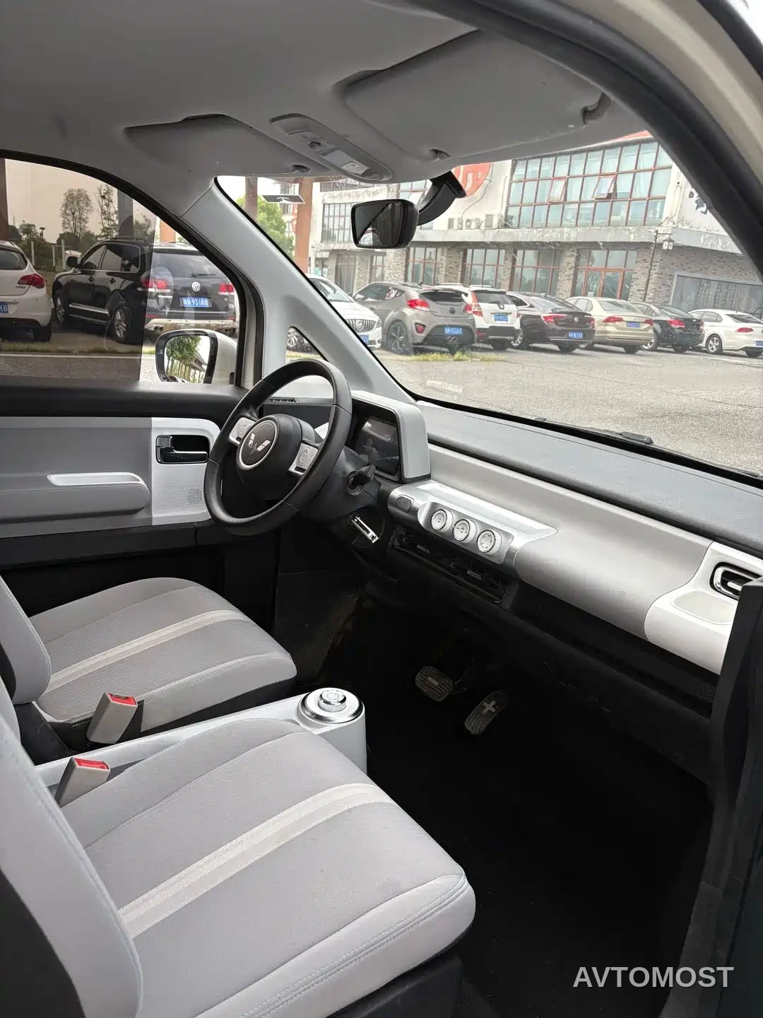 Wuling Air ev 2023 Model 4-Seater Standard Edition — фото 4