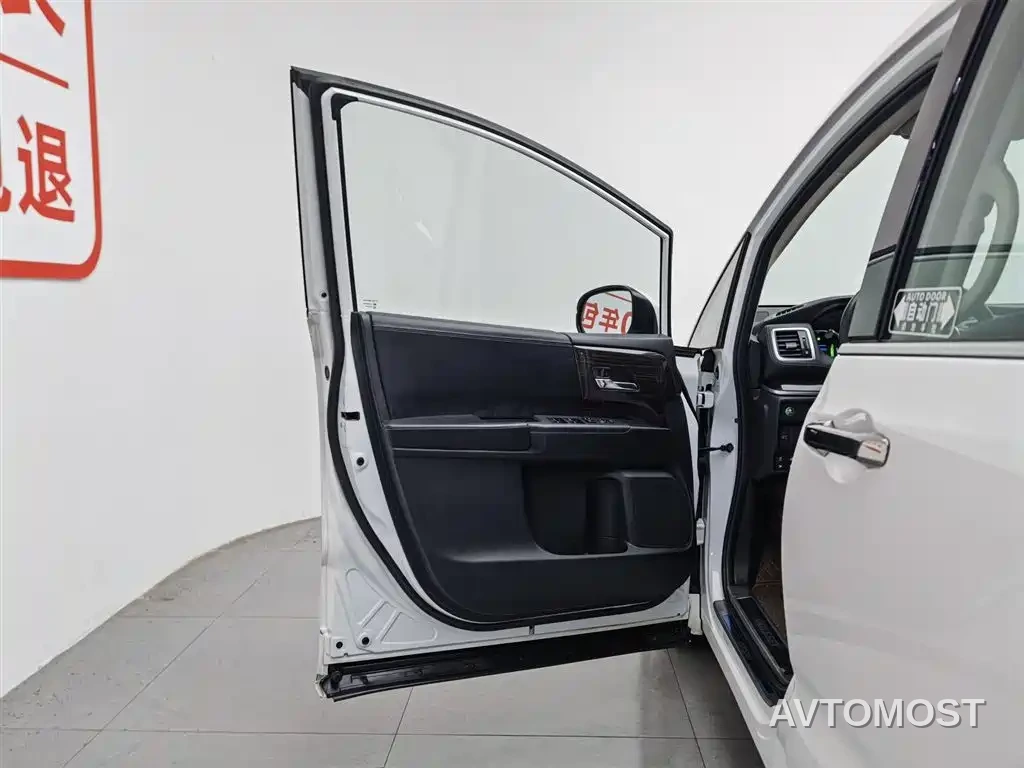 Honda Odyssey 2021 2.0L Sharp Comfort Edition — фото 6