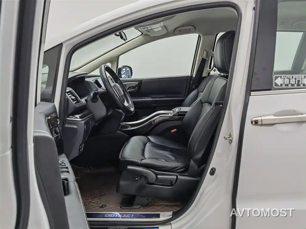 Honda Odyssey 2021 2.0L Sharp Comfort Edition — фото 8