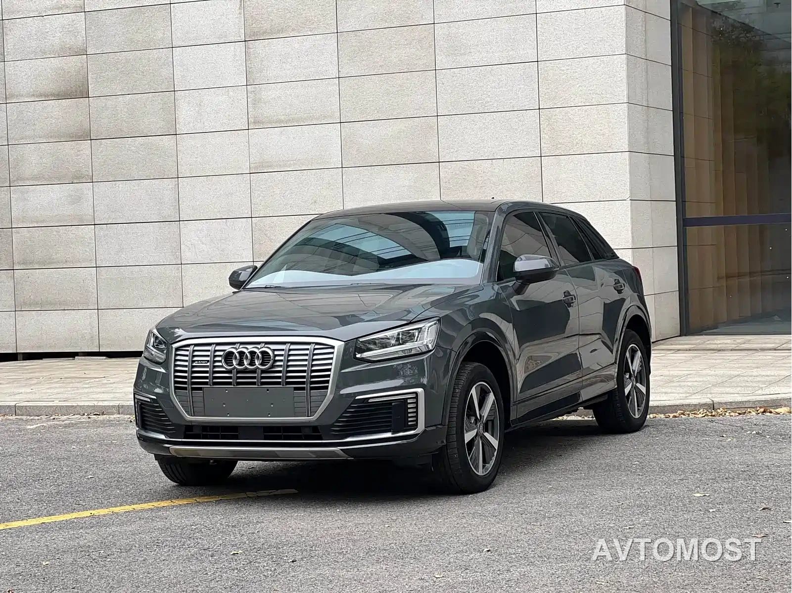 Audi Q2L e-tron 2019 Q2L e-tron Pure Electric Smart Cool Edition — фото 1