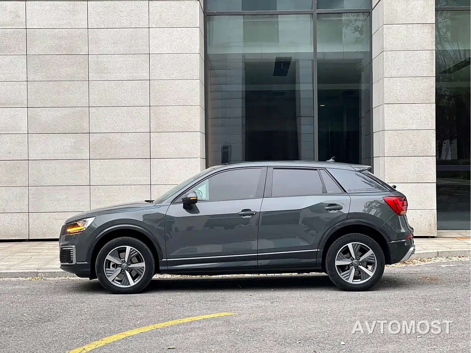 Audi Q2L e-tron 2019 Q2L e-tron Pure Electric Smart Cool Edition — фото 4