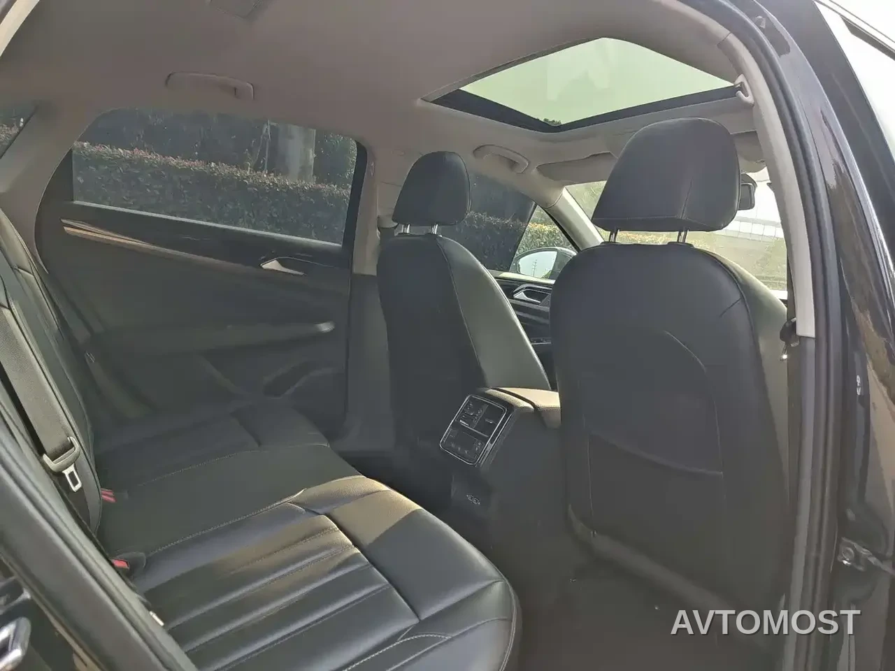 Volkswagen Passat New Energy 2022 430PHEV Hybrid Business Edition — фото 8