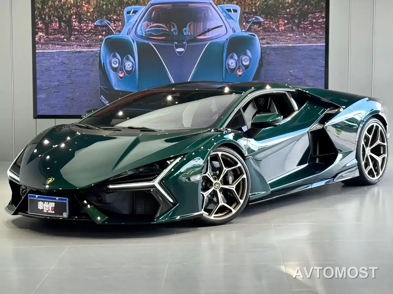 Lamborghini Revuelto 2023 6.5L PHEV Standard — фото 1