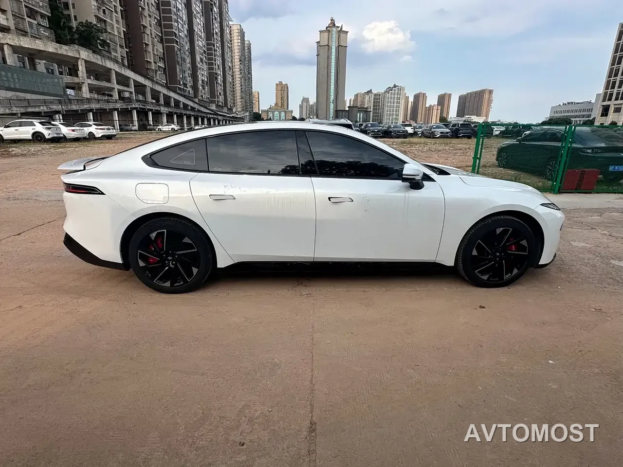 Dongfeng Yipai eπ007 2025 EREV 230Air Cruise Edition — фото 12