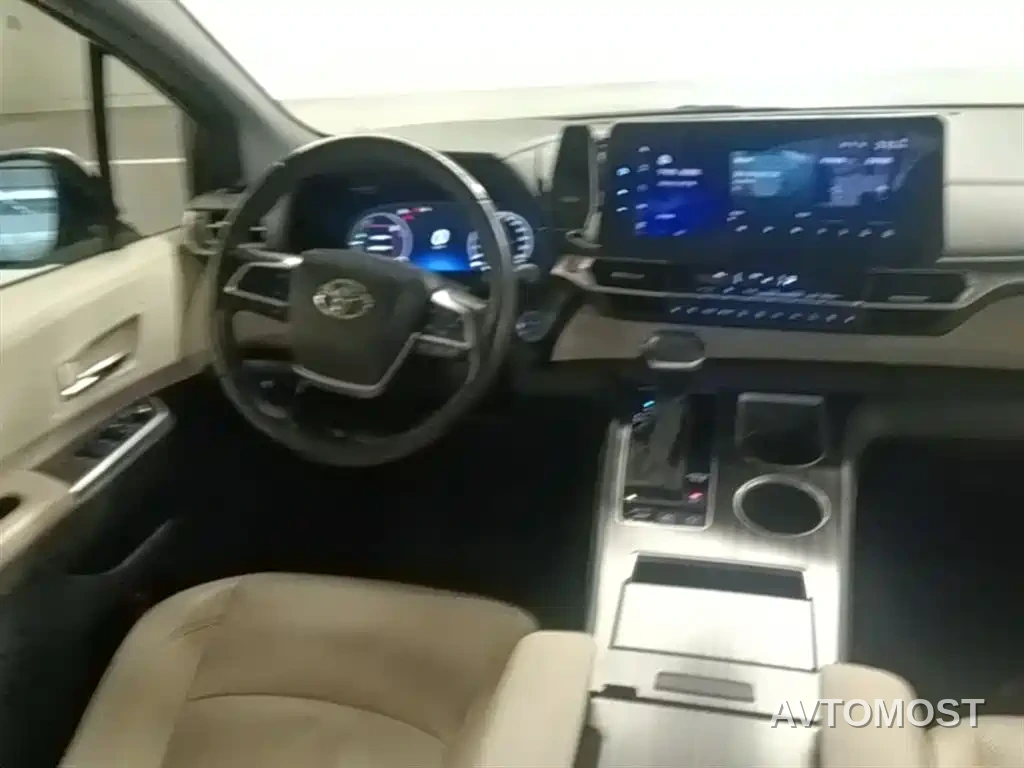 Toyota Sienna 2021 2.5L Hybrid Ultimate Edition — фото 17