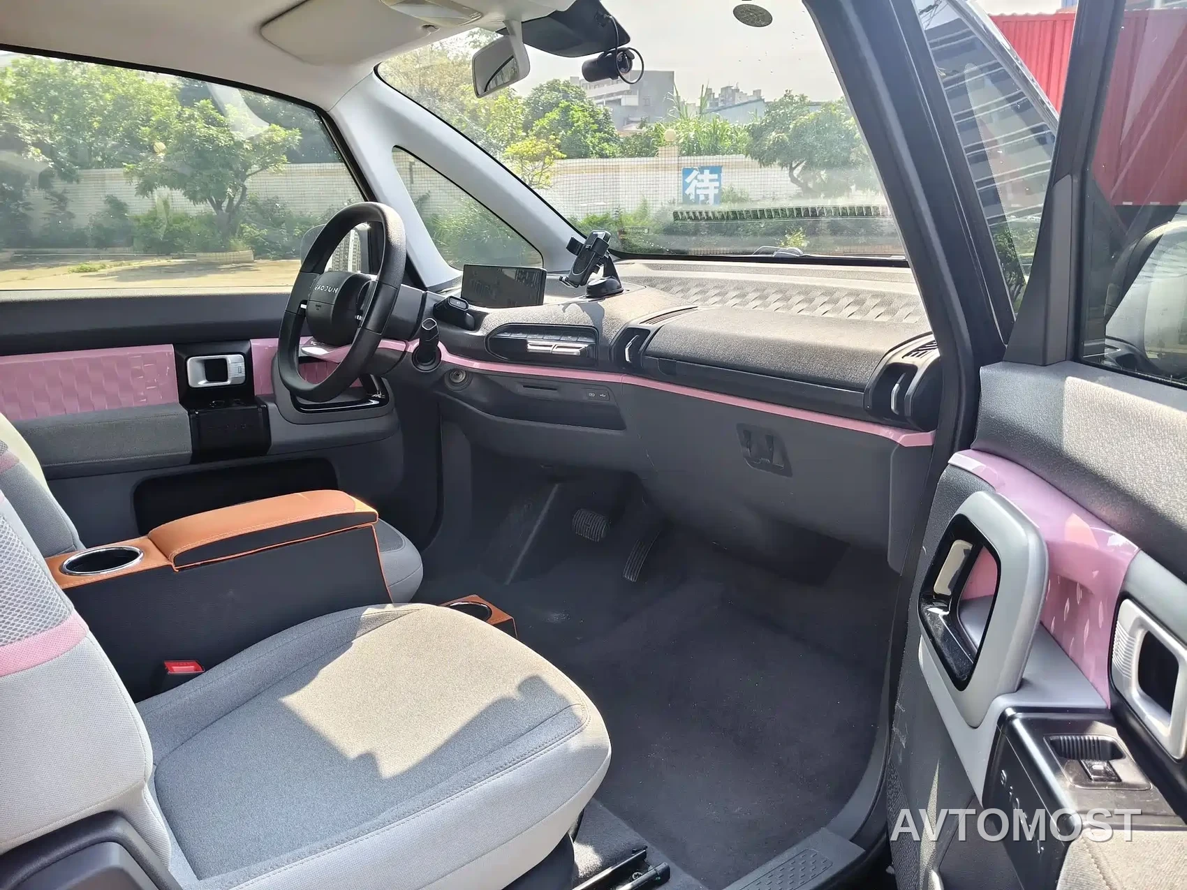 Baojun E300 2020 Plus Stellar Smart Travel Edition — фото 9