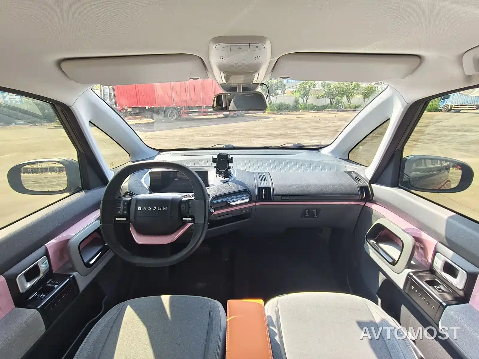 Baojun E300 2020 Plus Stellar Smart Travel Edition — фото 12