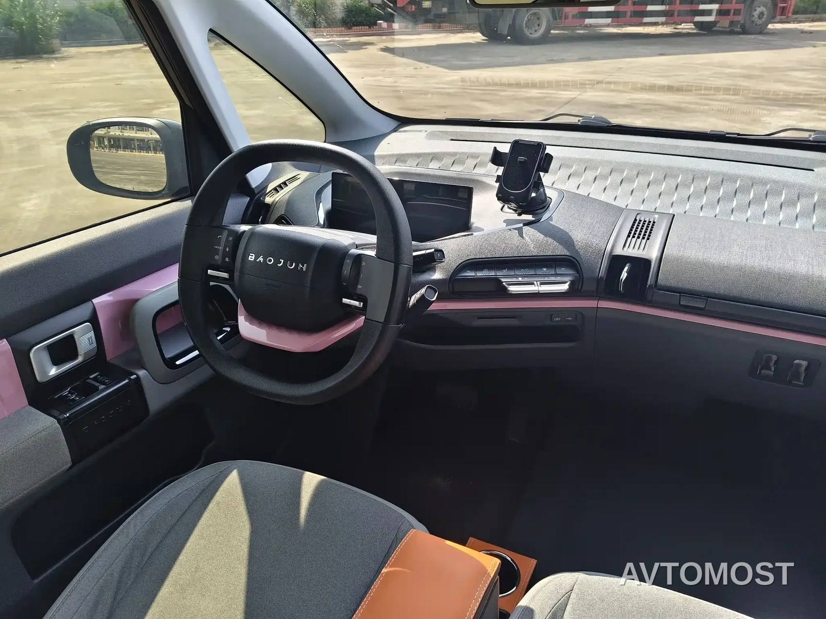 Baojun E300 2020 Plus Stellar Smart Travel Edition — фото 13